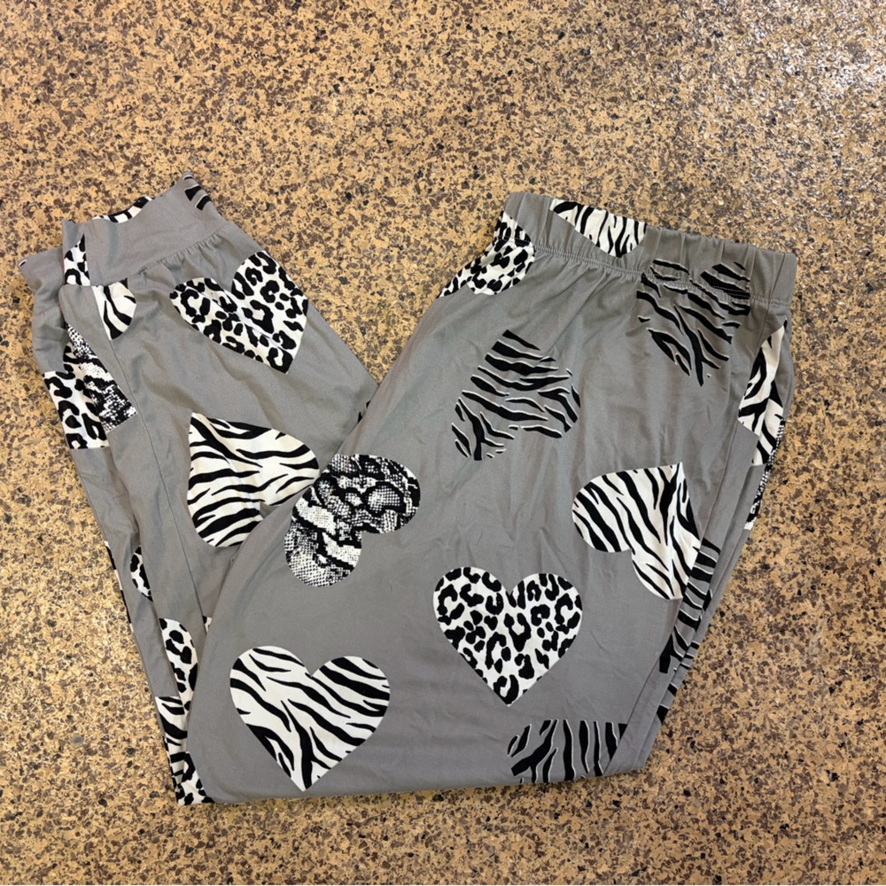 AnyBody Black and White Animal Print Pants